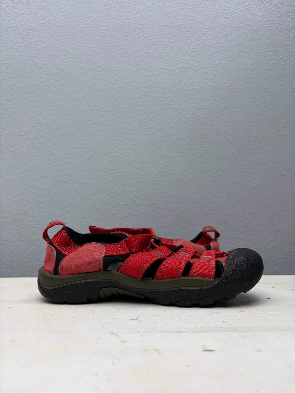 Keen Newport H2 Red Fisherman Sandals Size 2 Boys